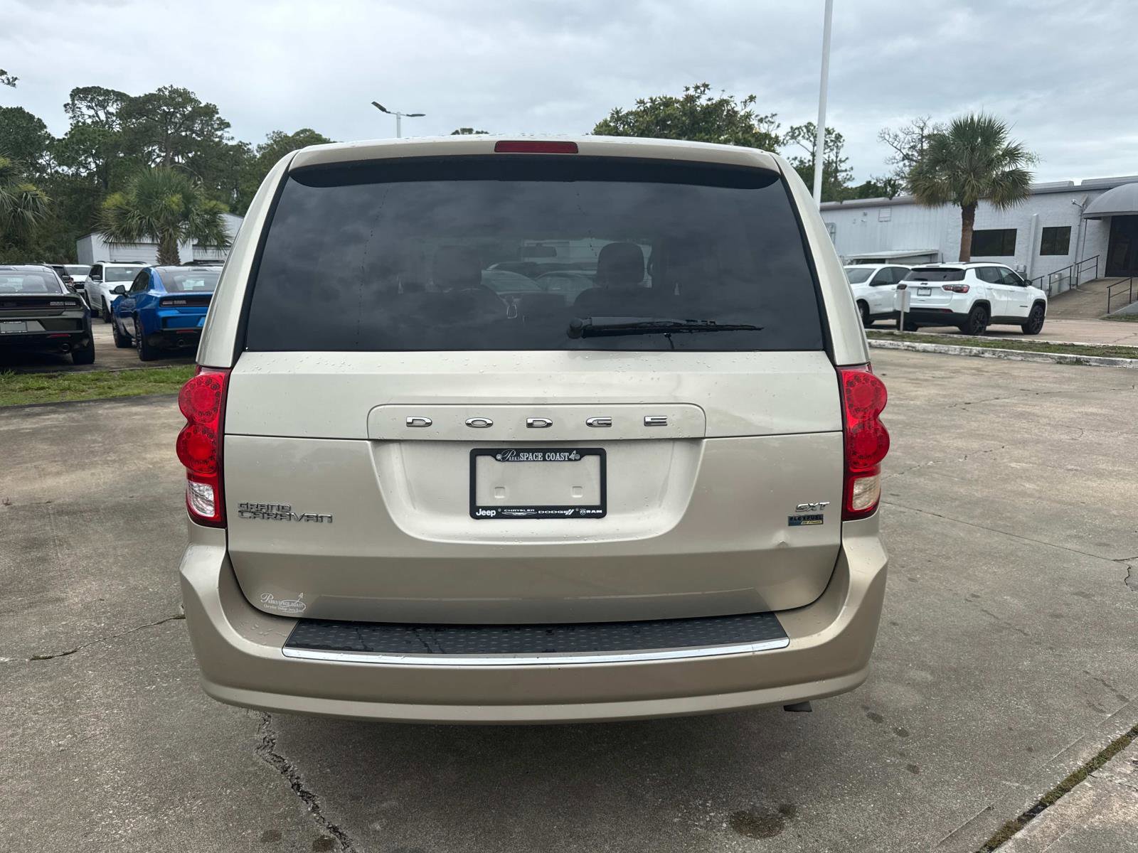 Used 2015 Dodge Grand Caravan SXT FWD image 4