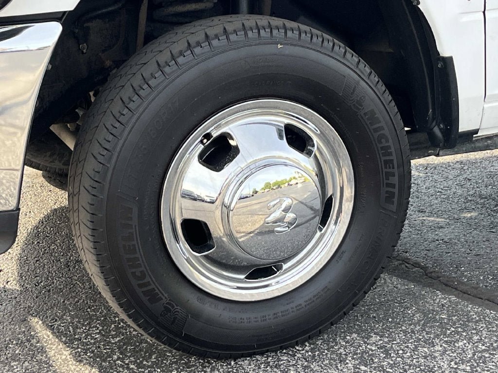 Used 2014 RAM 3500 Tradesman w/ Chrome Appearance Group RWD image 9