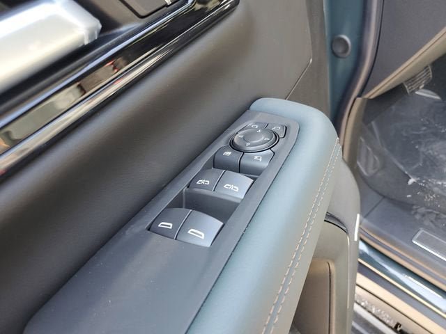 New 2026 GMC Yukon XL AT4 AWD/4WD image 18