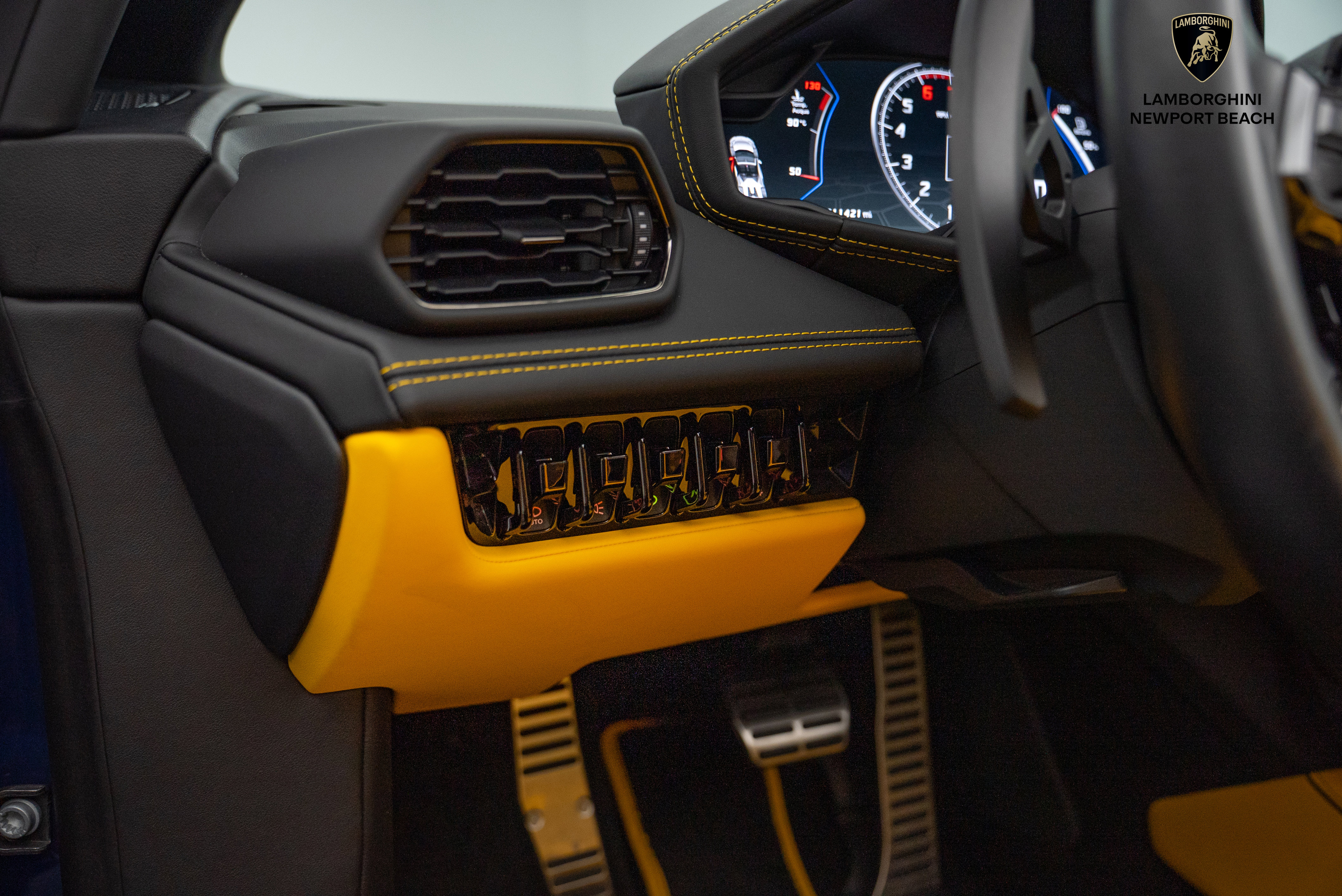 Used 2023 Lamborghini Huracan EVO image 28