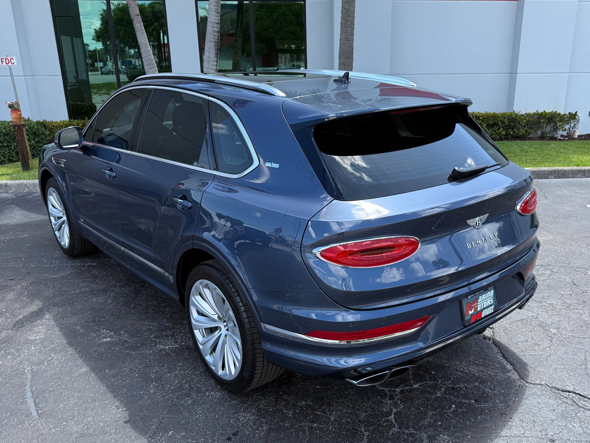Used 2021 Bentley Bentayga AWD/4WD image 23