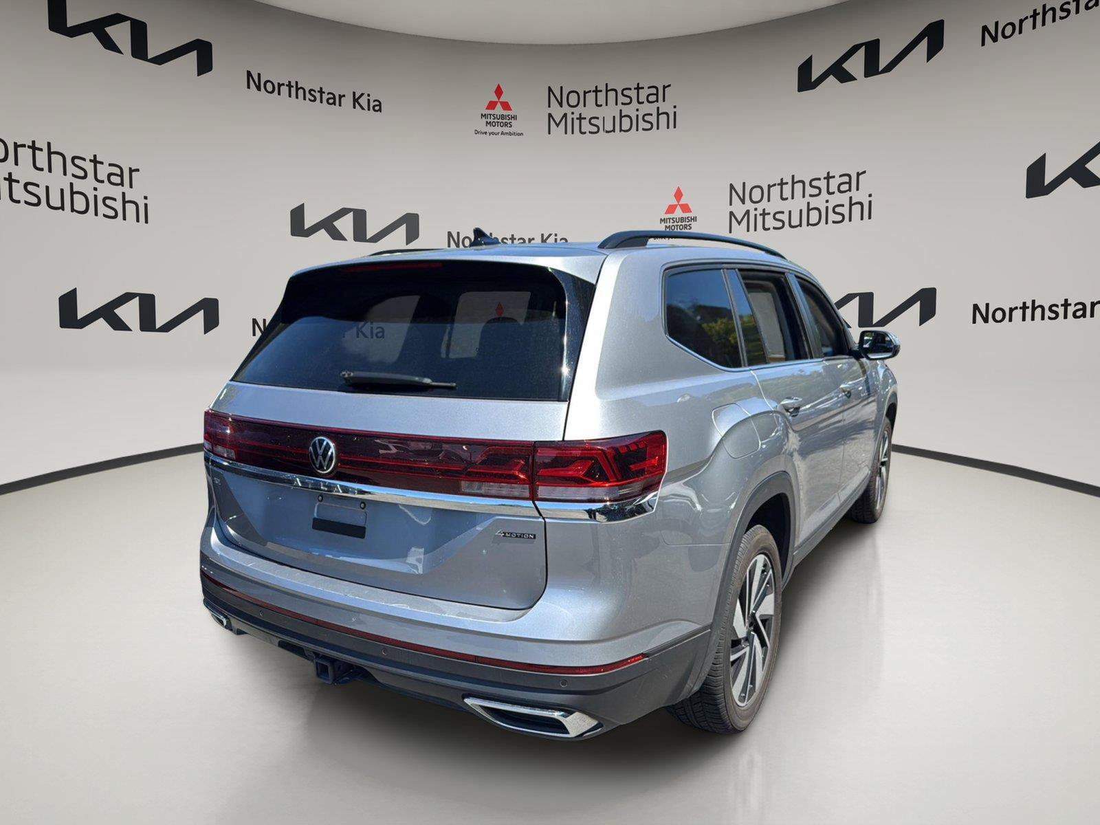 Used 2025 Volkswagen Atlas SE AWD/4WD image 5