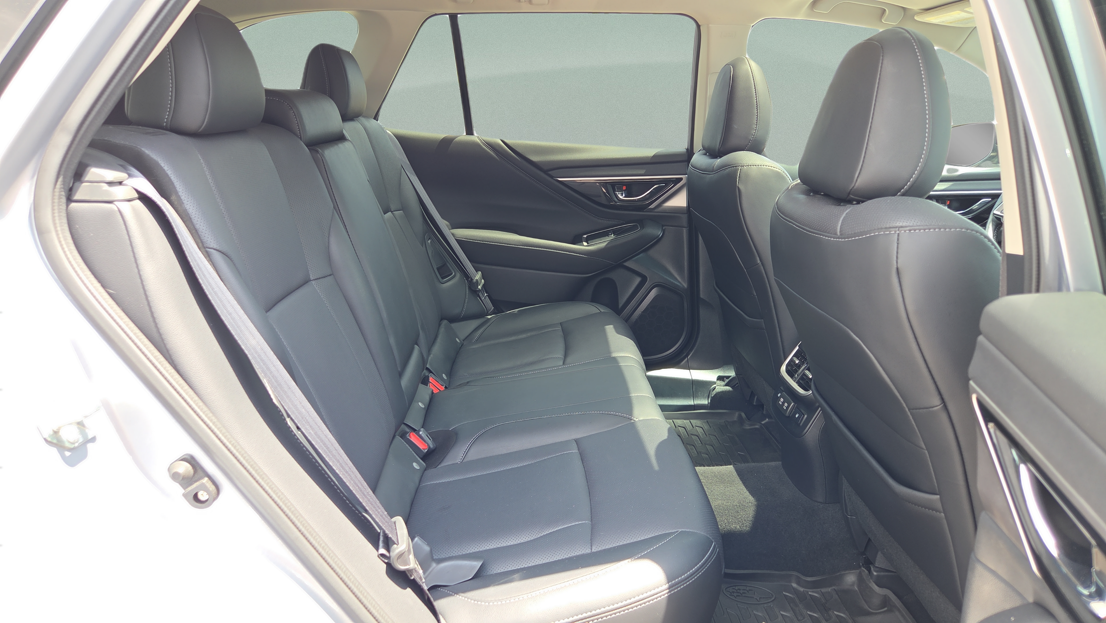 Used 2022 Subaru Outback Limited AWD/4WD image 16
