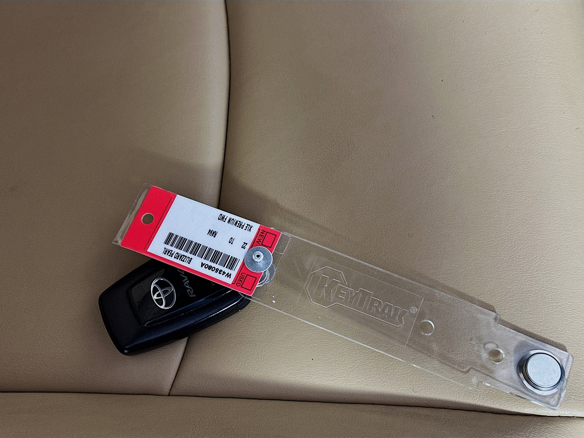 Used 2022 Toyota RAV4 XLE Premium image 33