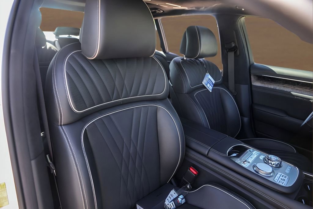 Used 2025 Genesis G90 3.5T image 32
