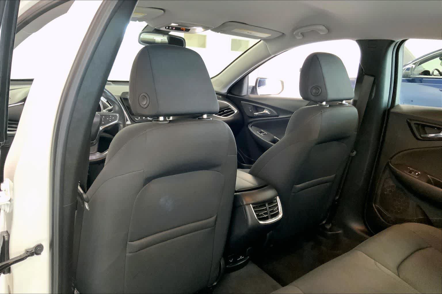 Used 2017 Chevrolet Malibu LT FWD image 11
