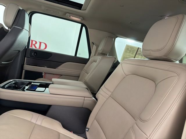 Certified 2023 Lincoln Navigator L Reserve RWD image 13