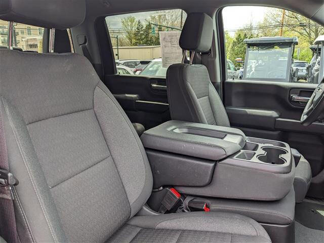 Used 2024 Chevrolet Silverado 2500 Custom w/ Custom Value Package image 10