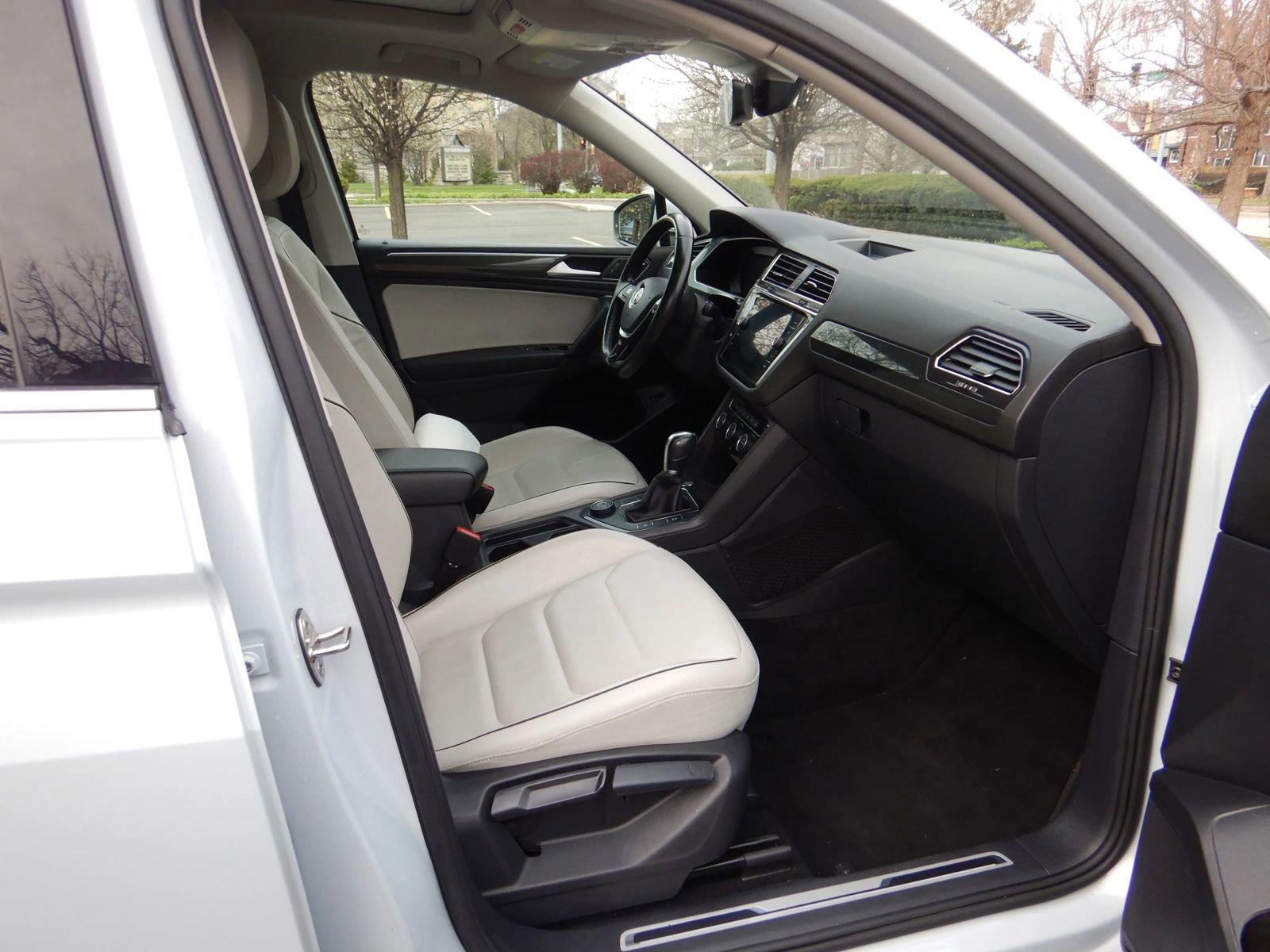 Used 2019 Volkswagen Tiguan SEL Premium AWD/4WD image 21