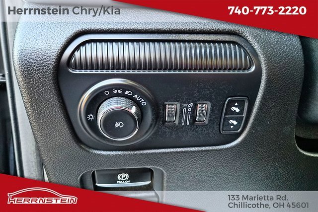 Used 2024 Jeep Wagoneer L Series II w/ Flexible Seating Group image 19