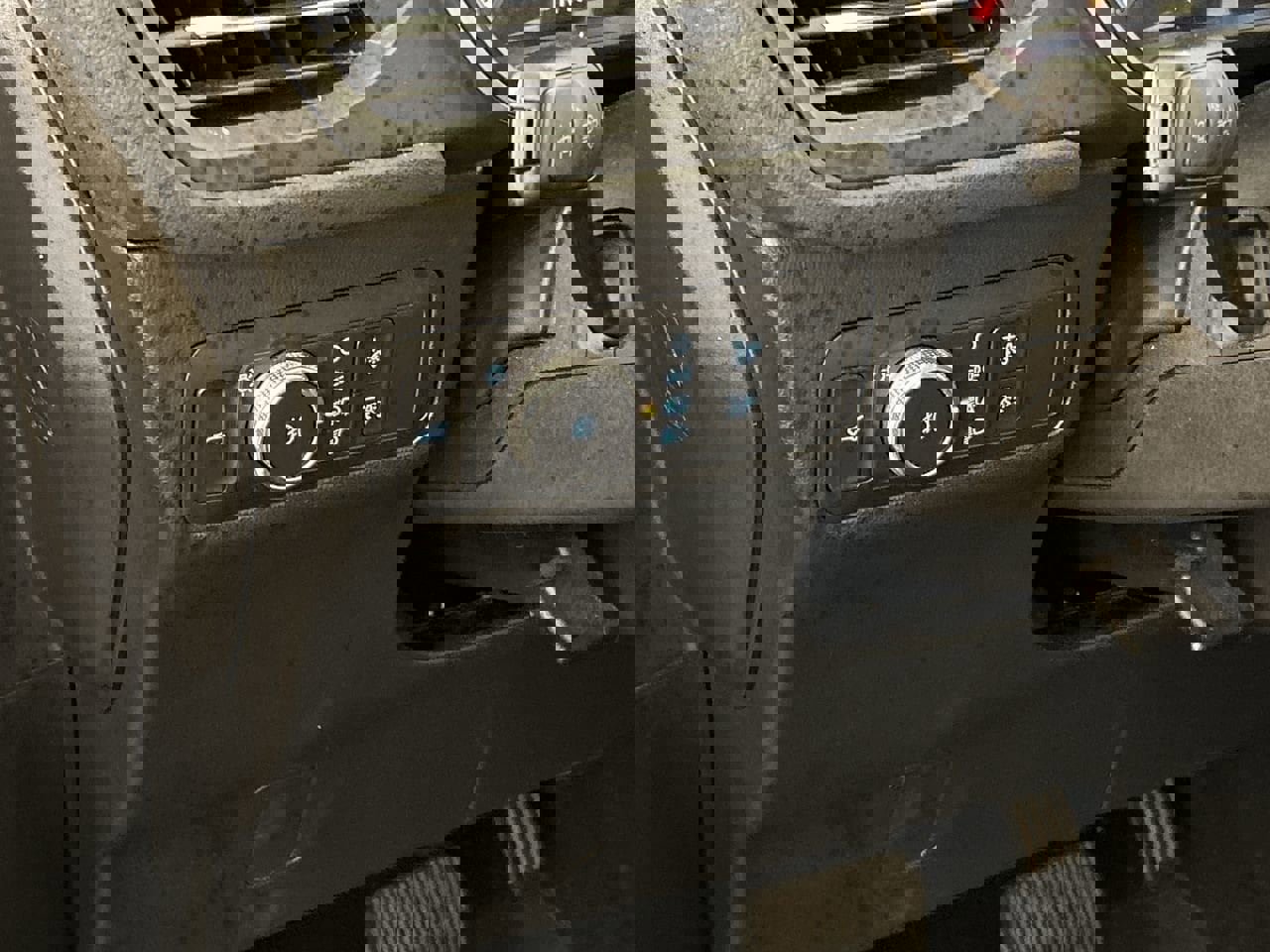 Used 2022 Ford Escape SEL image 12