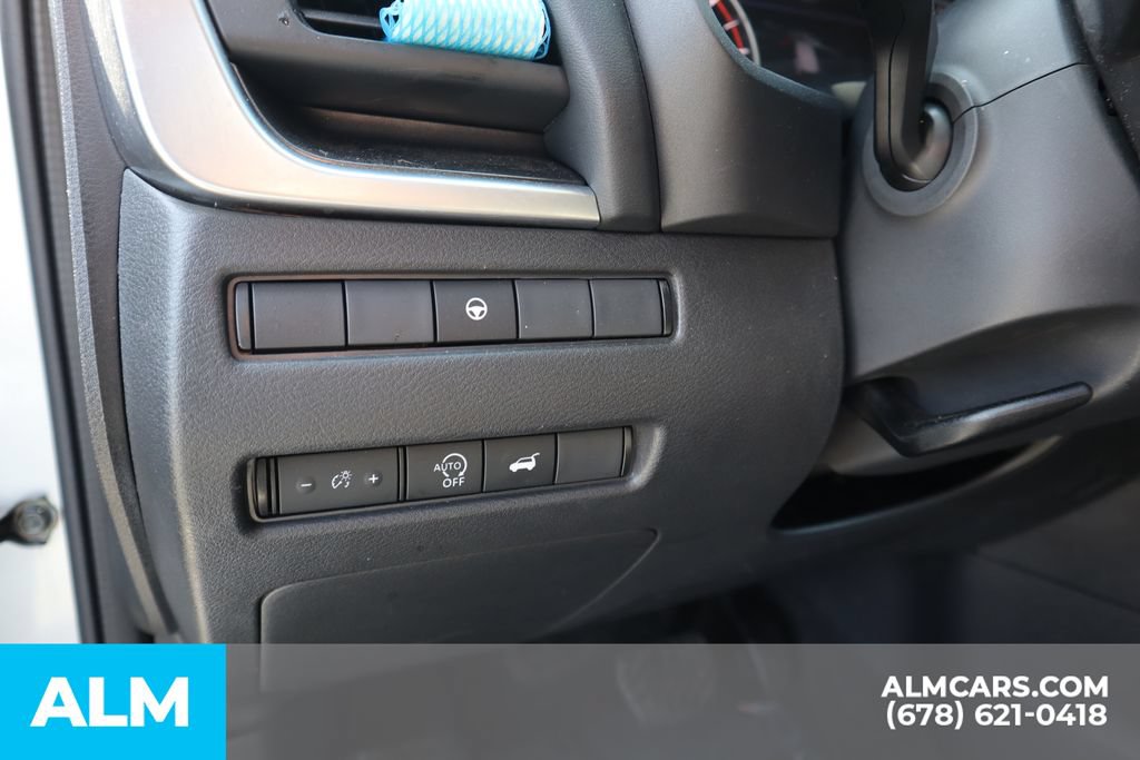 Used 2025 Nissan Rogue SV AWD/4WD image 12