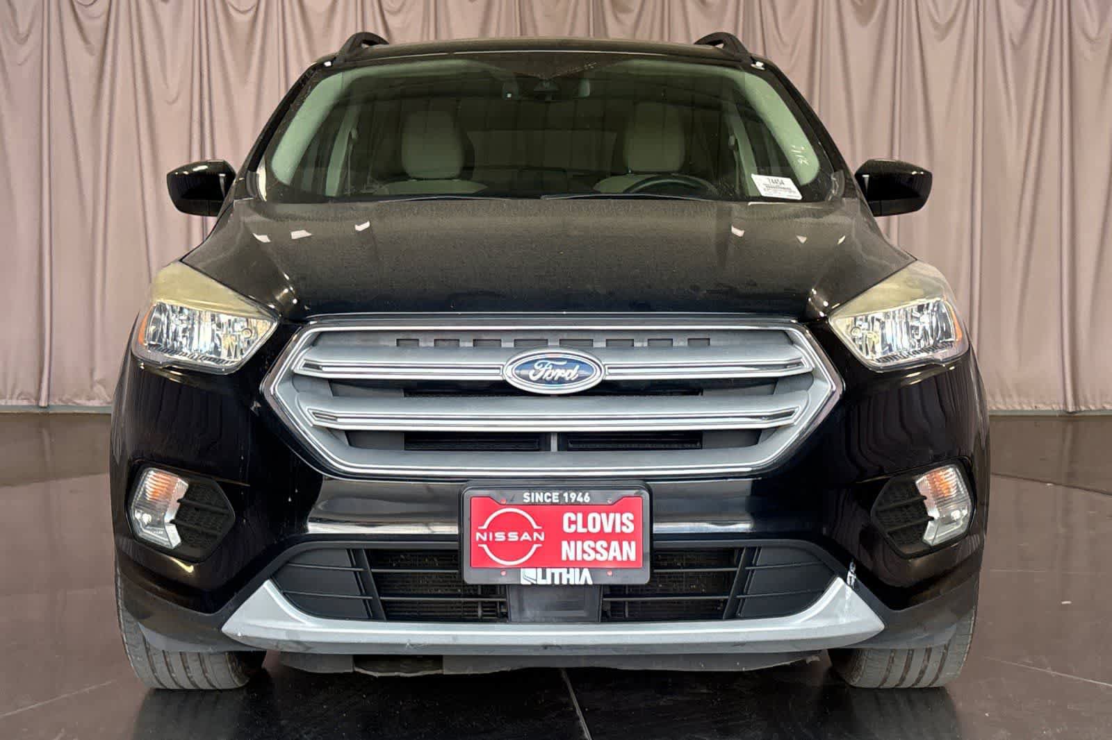 Used 2018 Ford Escape SE w/ Ford Safe & Smart Package FWD image 11