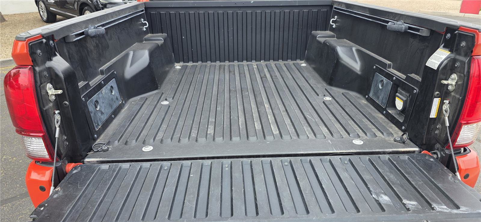 Used 2017 Toyota Tacoma TRD Off-Road w/ Premium & Technology Package image 9