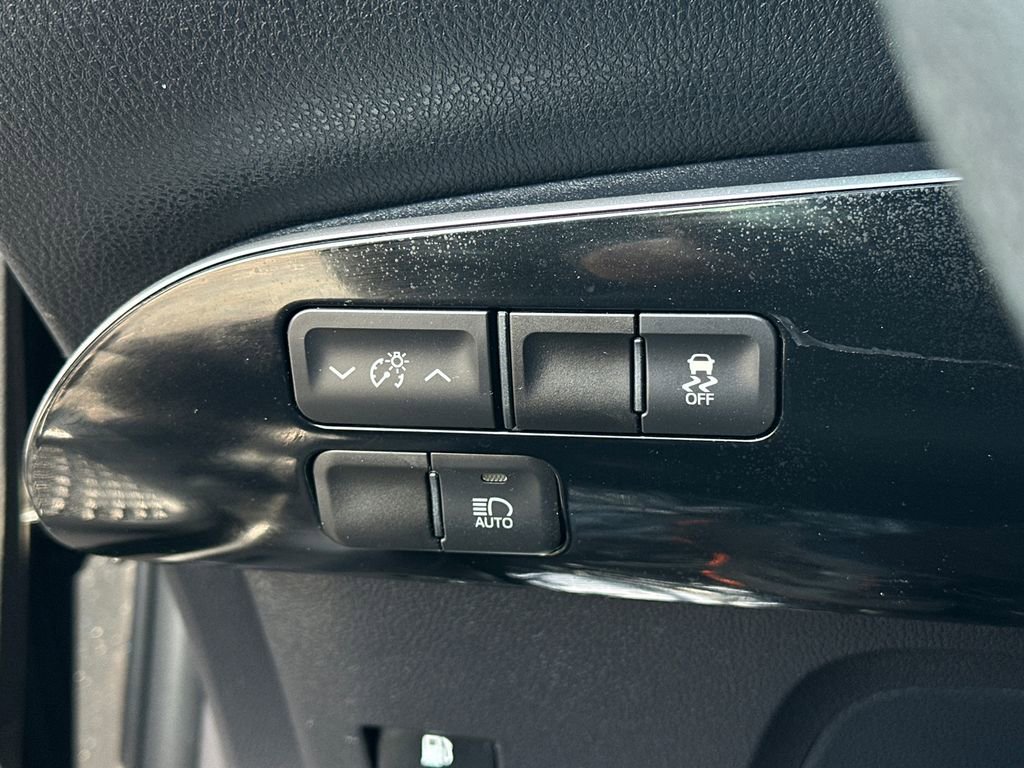 Used 2018 Toyota Prius Two image 30