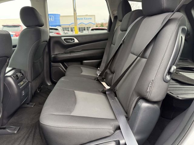 Used 2018 Nissan Pathfinder SV image 9