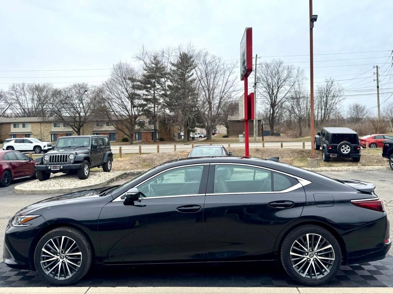Used 2023 Lexus ES 350 w/ Premium Package image 7