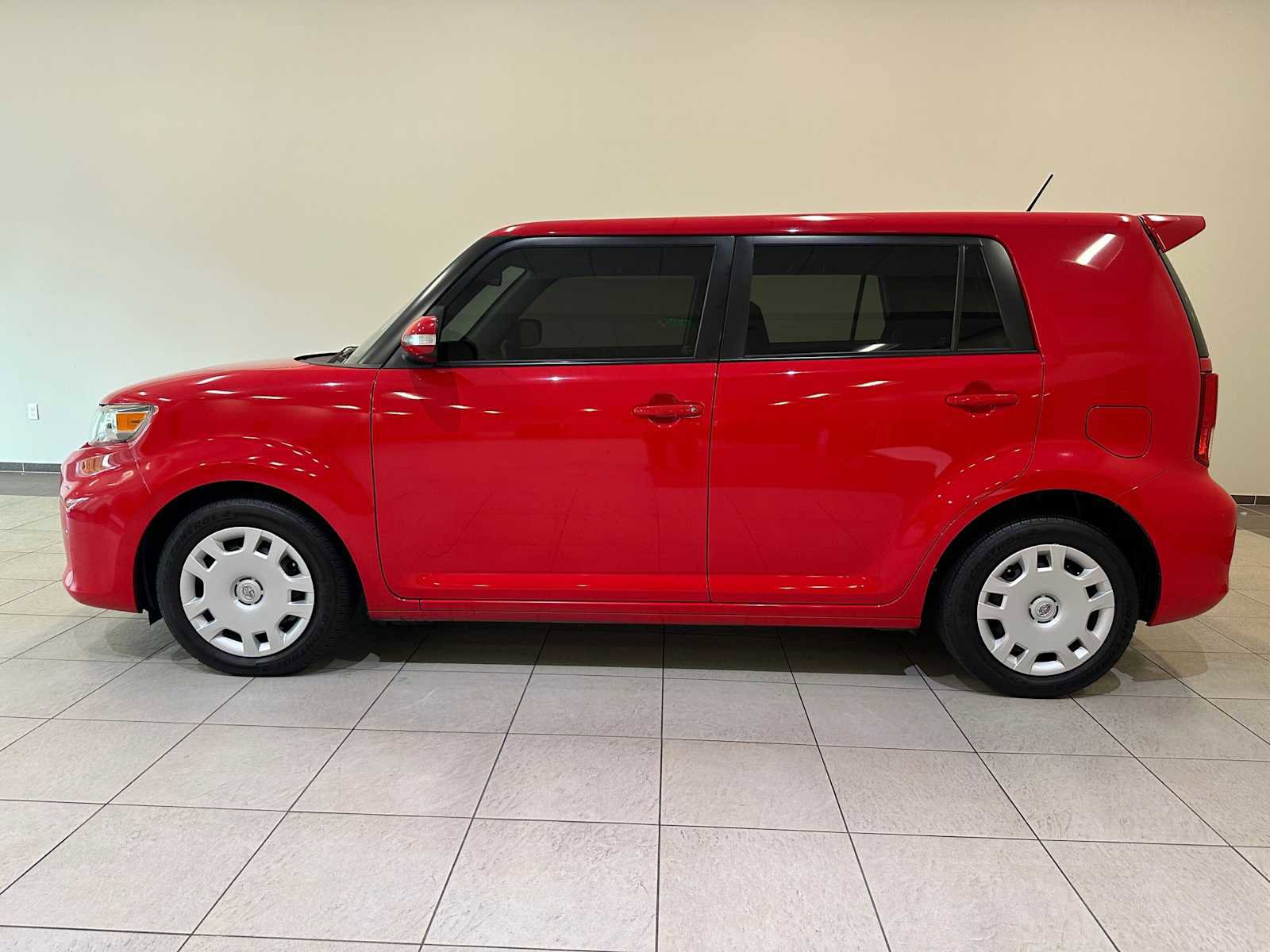 Used 2013 Scion xB FWD image 3
