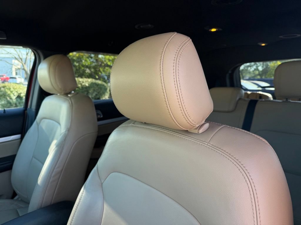 Used 2017 Ford Explorer XLT w/ Equipment Group 202A FWD image 13