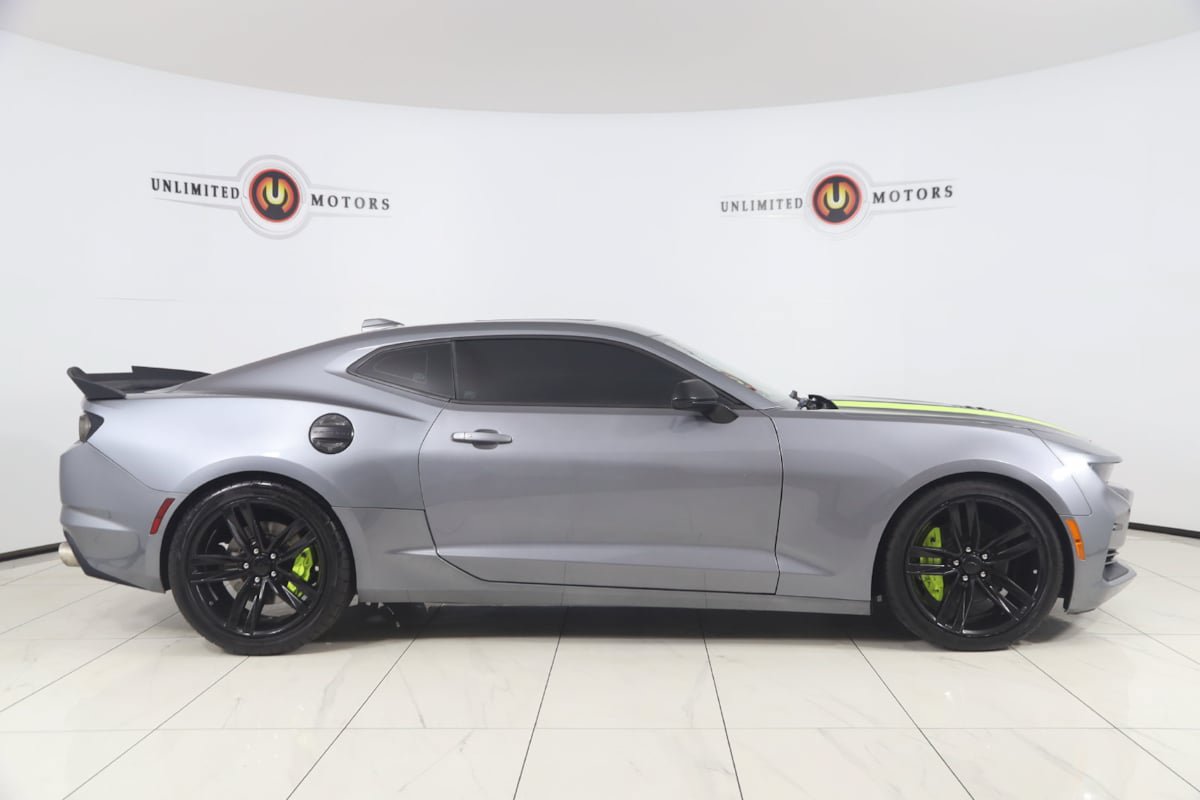 Used 2020 Chevrolet Camaro SS RWD image 2