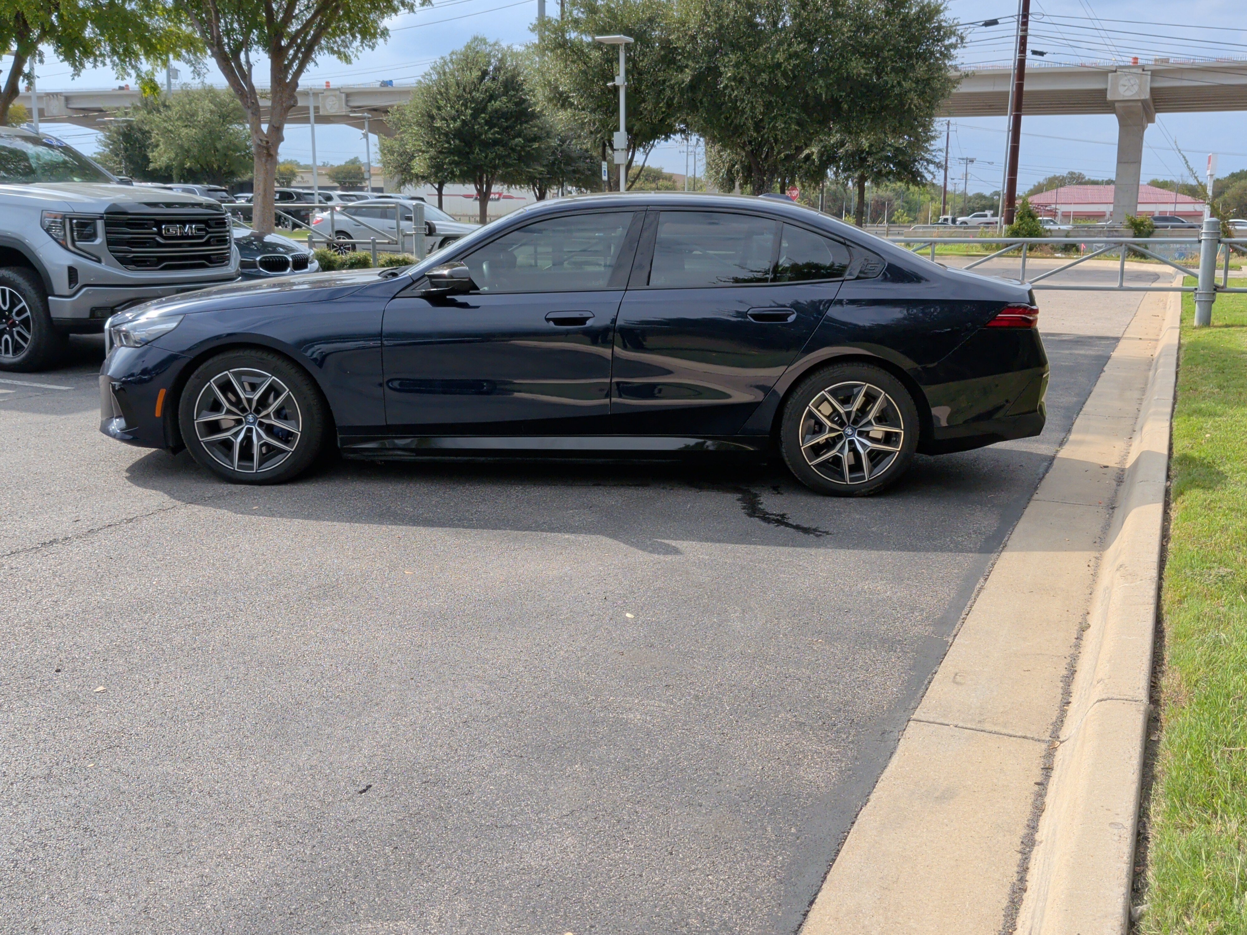 Used 2024 BMW i5 M60 w/ Premium Package AWD/4WD image 7