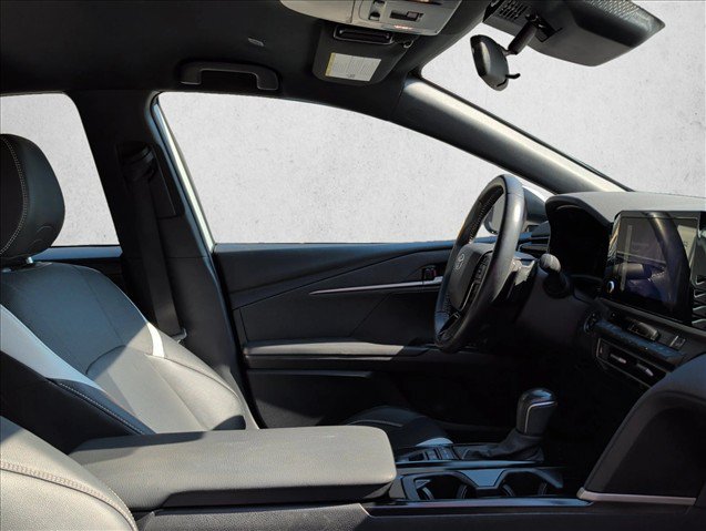 Used 2025 Toyota Camry SE FWD image 29