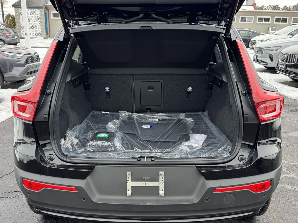 New 2026 Volvo XC40 B5 Ultra w/ Protection Package Premier image 15