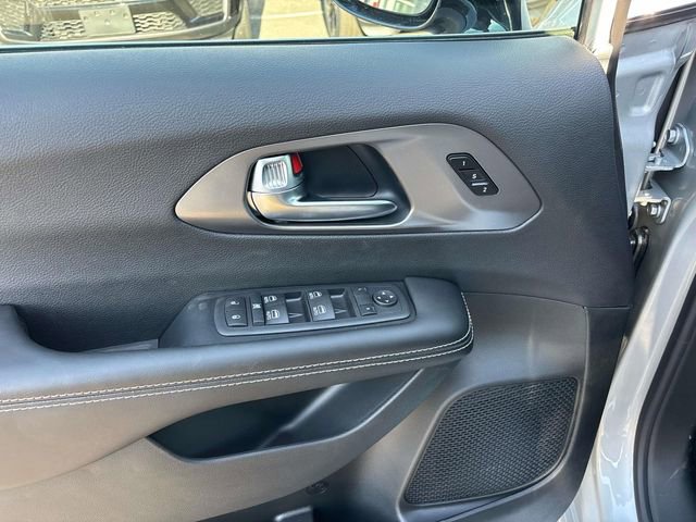 New 2026 Chrysler Pacifica Select image 7