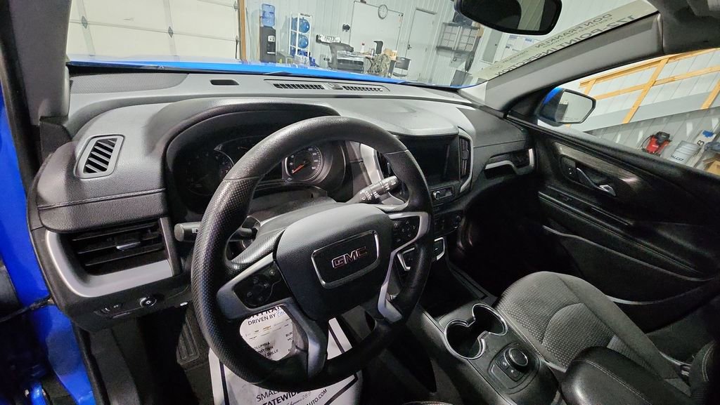 Used 2024 GMC Terrain SLE image 10