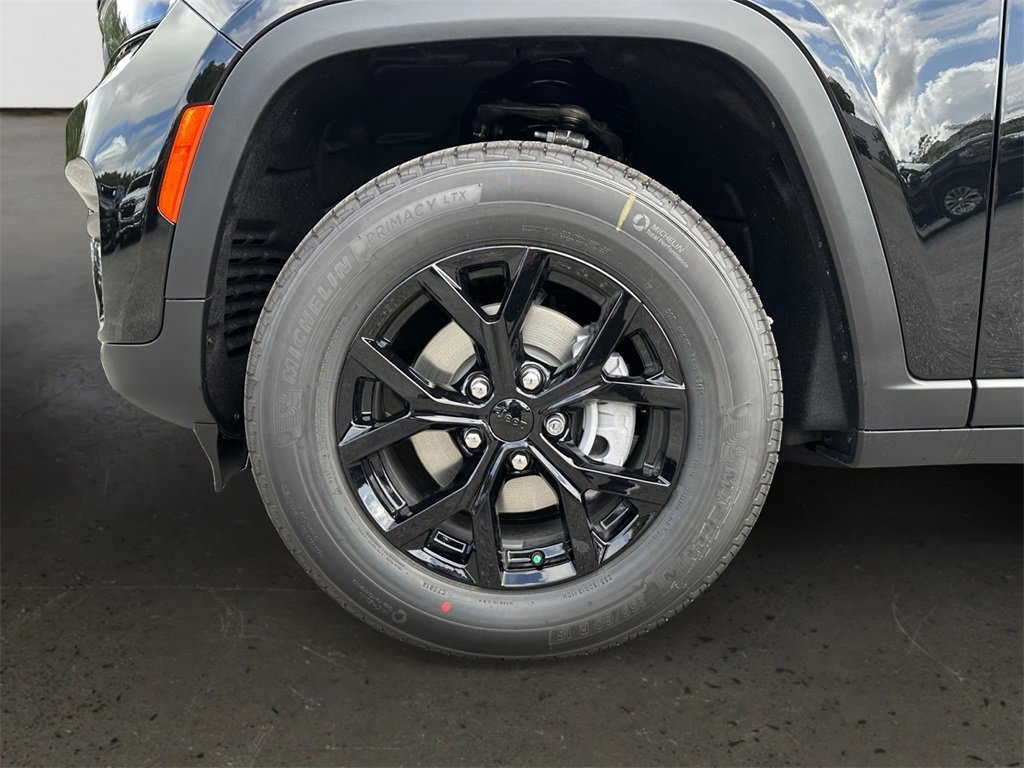 New 2025 Jeep Grand Cherokee Altitude image 10