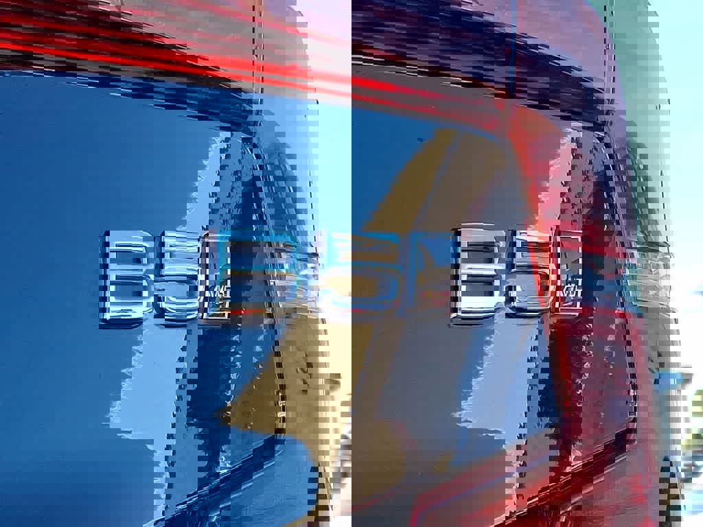 Used 2024 Volvo S60 B5 Core image 34