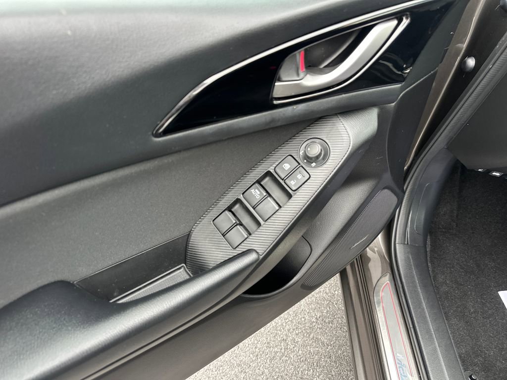 Used 2016 MAZDA MAZDA3 i Touring w/ Popular Equipment Package FWD image 15