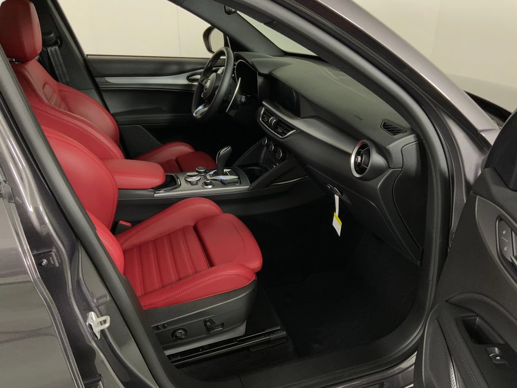 New 2025 Alfa Romeo Stelvio Sprint w/ Veloce Package AWD/4WD image 31
