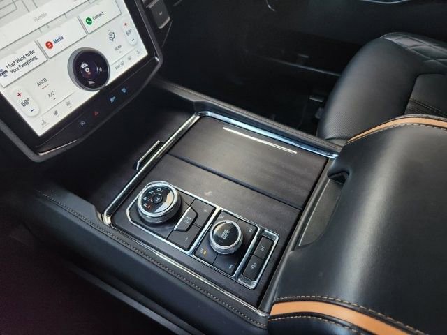 Used 2024 Ford Expedition Platinum image 18