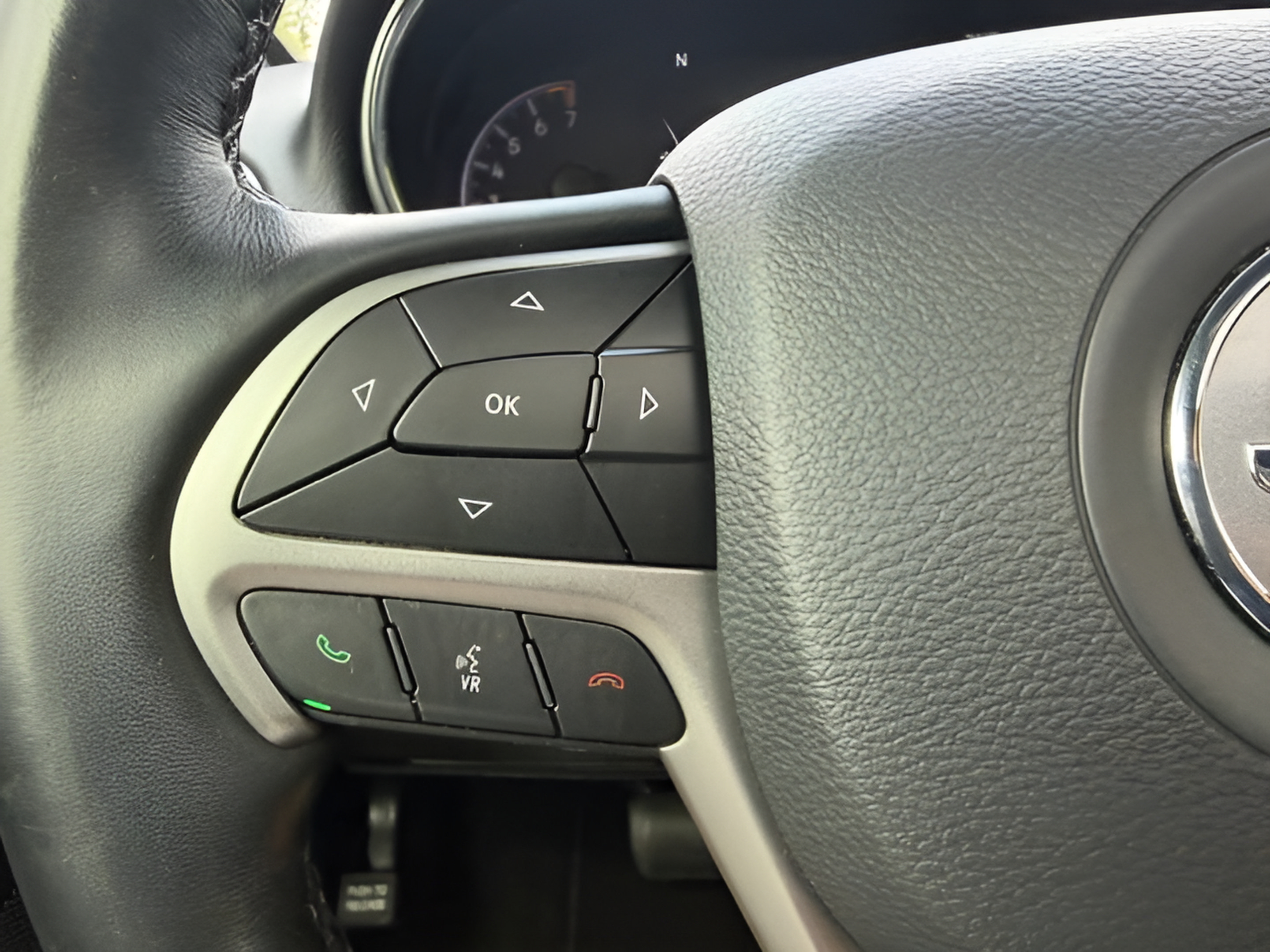 Used 2019 Jeep Grand Cherokee Altitude AWD/4WD image 13
