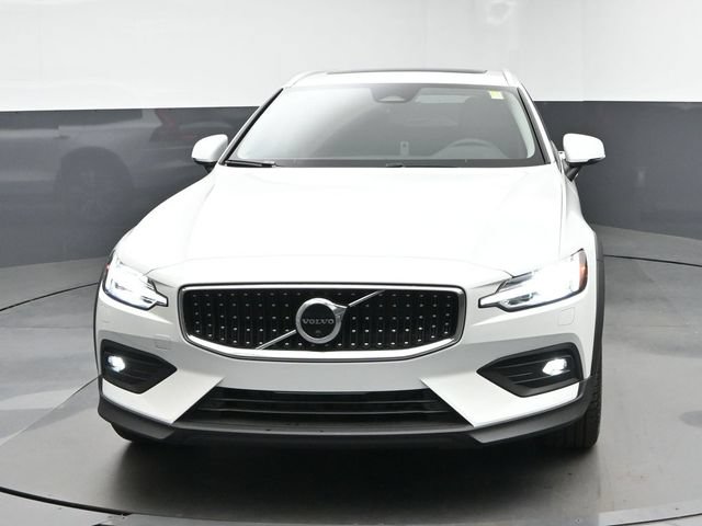 New 2026 Volvo V60 B5 Cross Country Plus w/ Climate Package AWD/4WD image 3