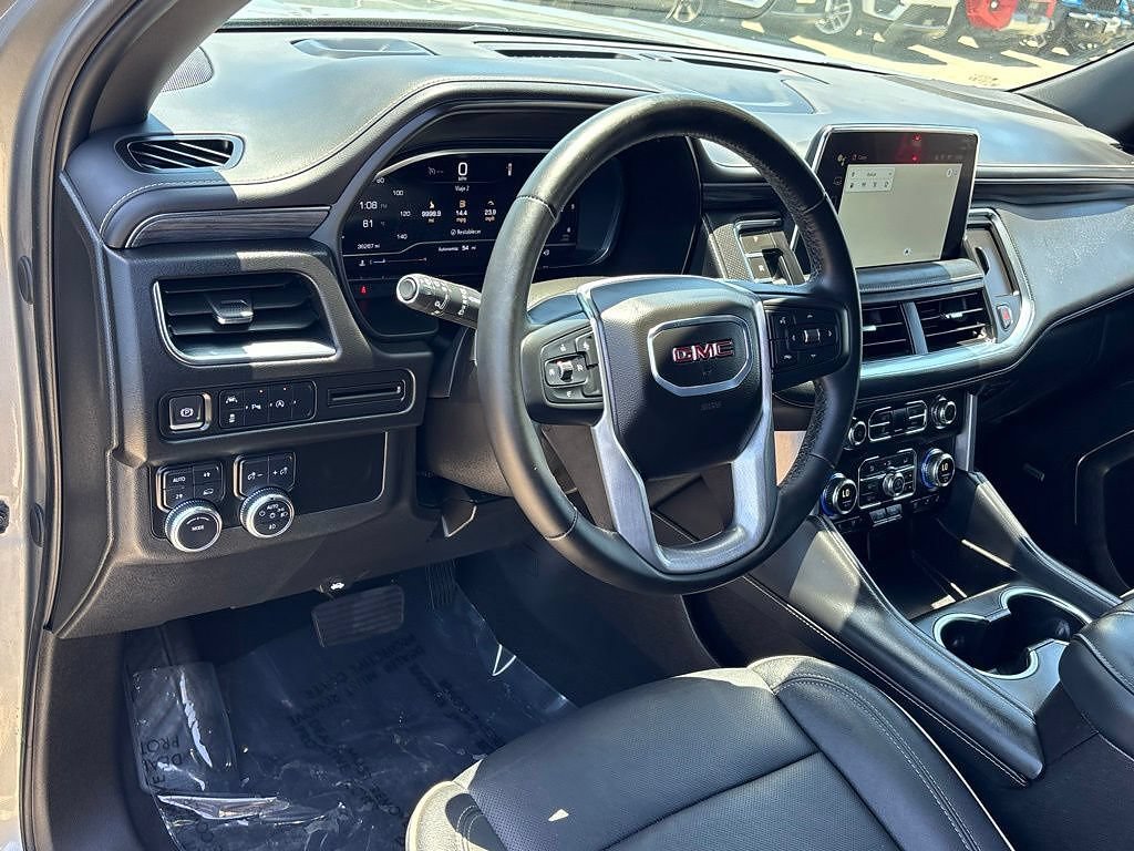 Used 2024 GMC Yukon SLT AWD/4WD image 10