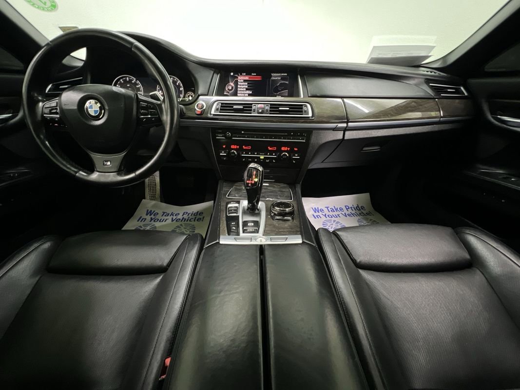Used 2015 BMW 750i image 17