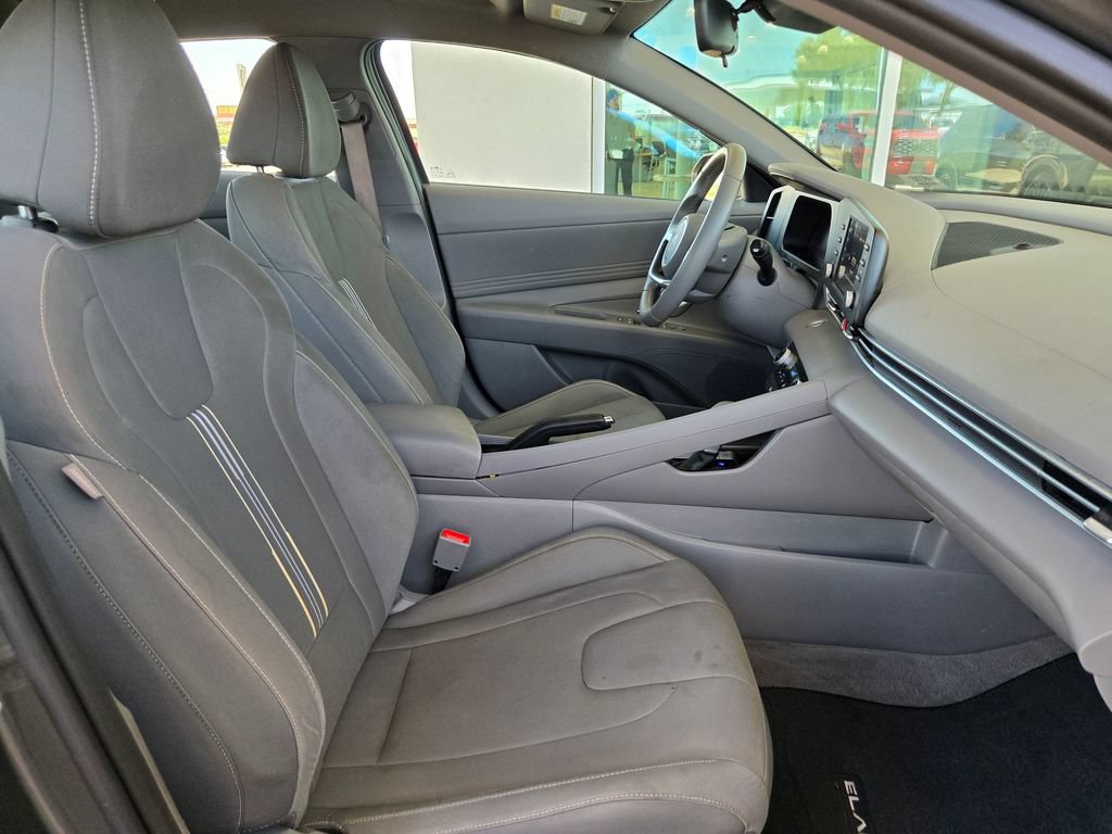 Used 2025 Hyundai Elantra Sport FWD image 25