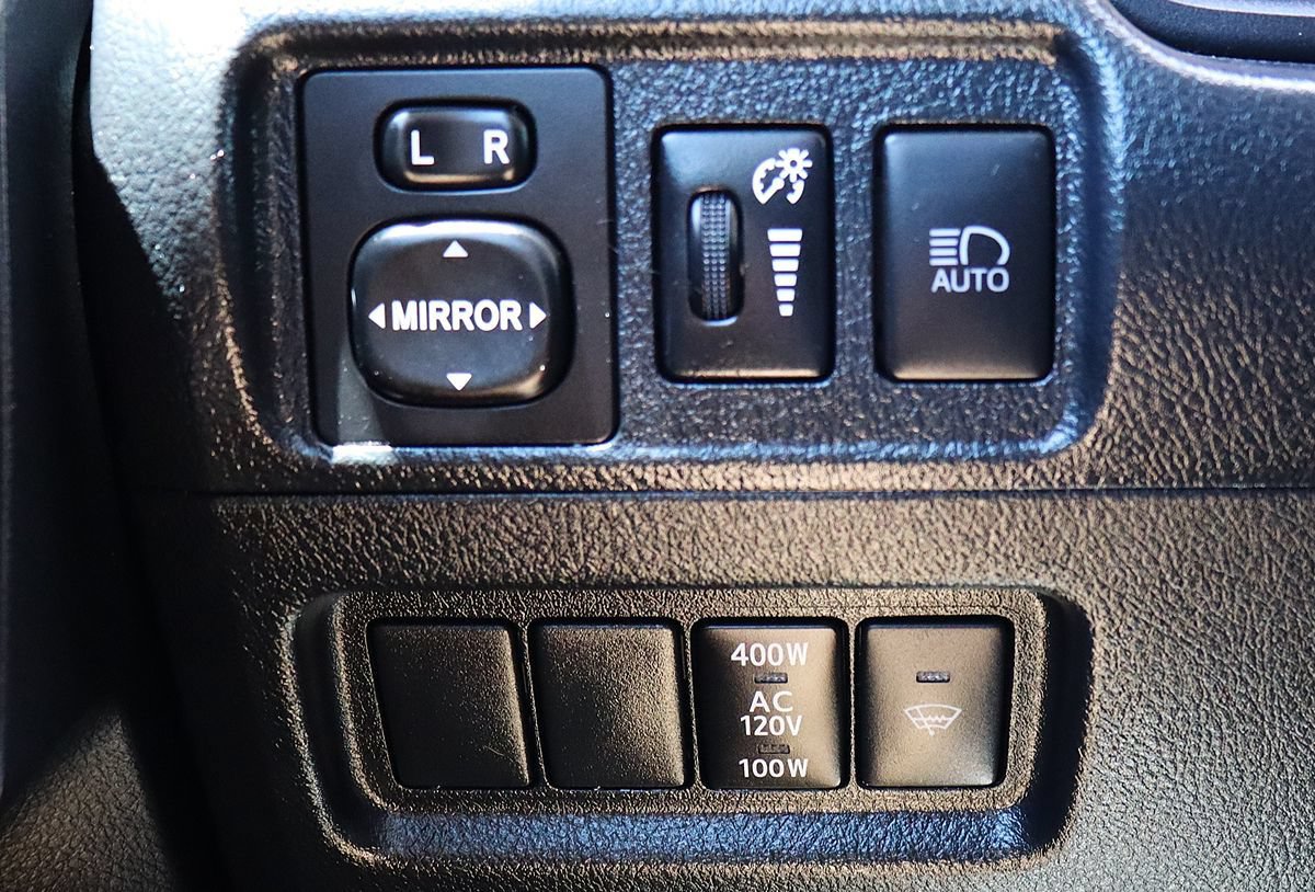 Used 2022 Toyota 4Runner SR5 AWD/4WD image 41