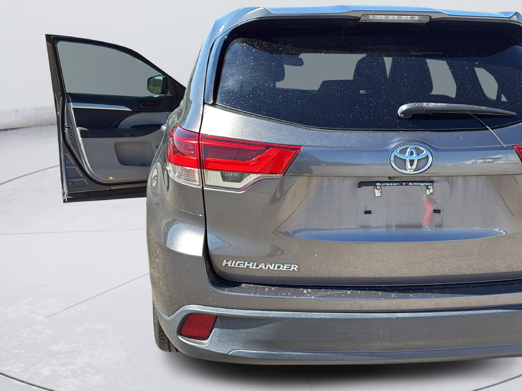 Used 2017 Toyota Highlander LE FWD image 31