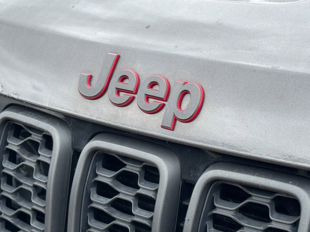 Used 2019 Jeep Grand Cherokee Trailhawk AWD/4WD image 3