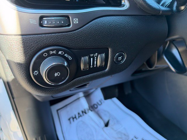 Used 2019 Jeep Cherokee Limited AWD/4WD image 20