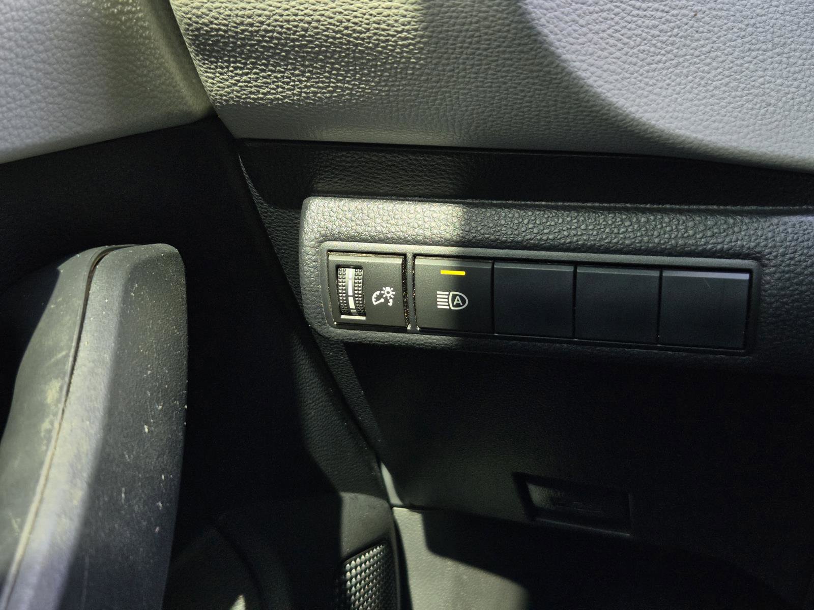 Used 2021 Toyota Corolla LE FWD image 24