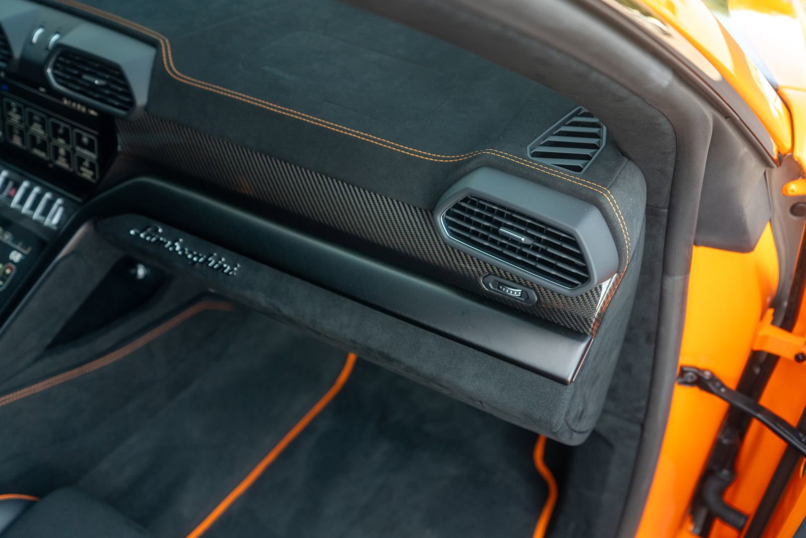 Used 2024 Lamborghini Urus Performante image 45