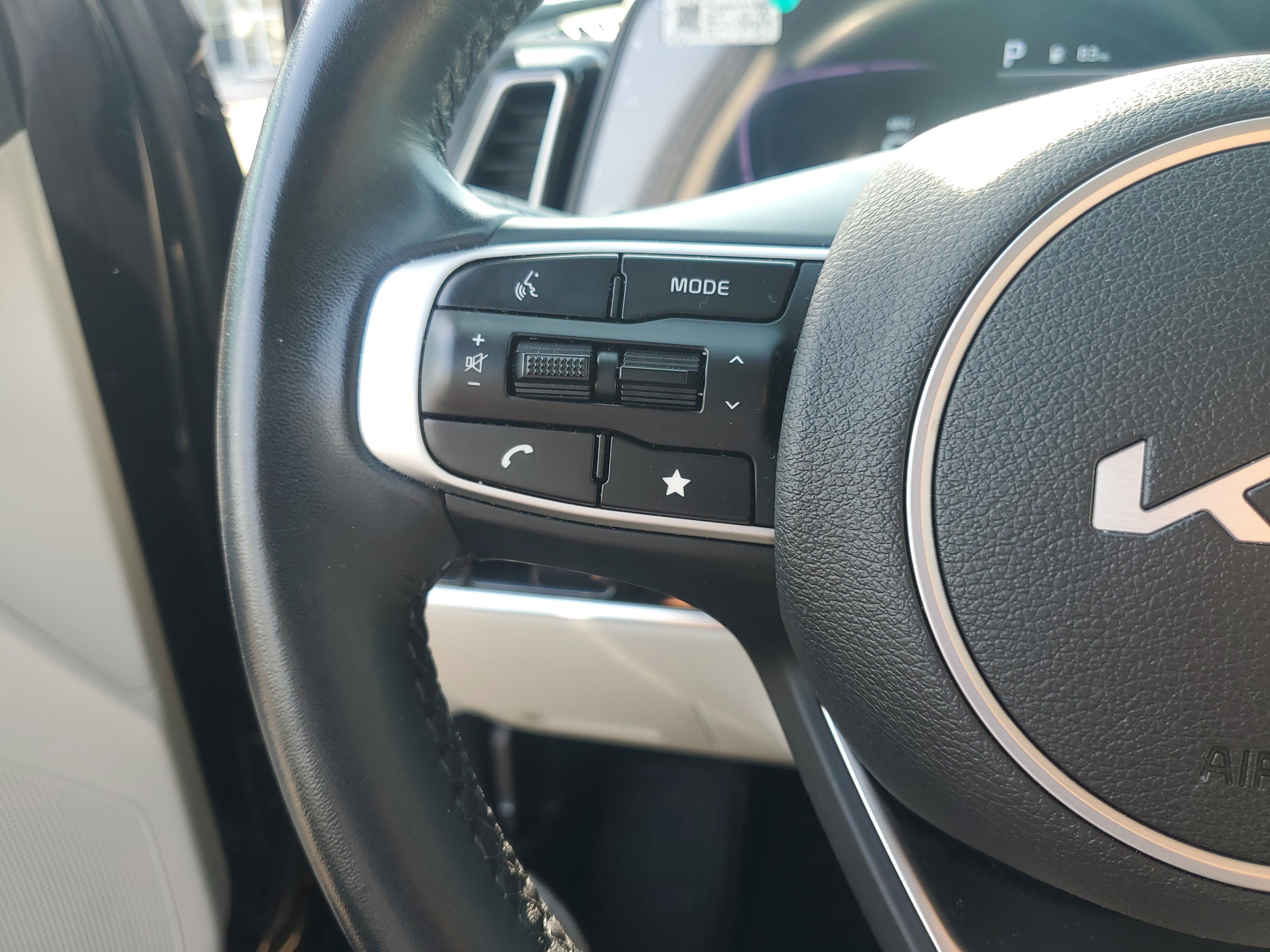 Used 2025 Kia Sportage EX image 15