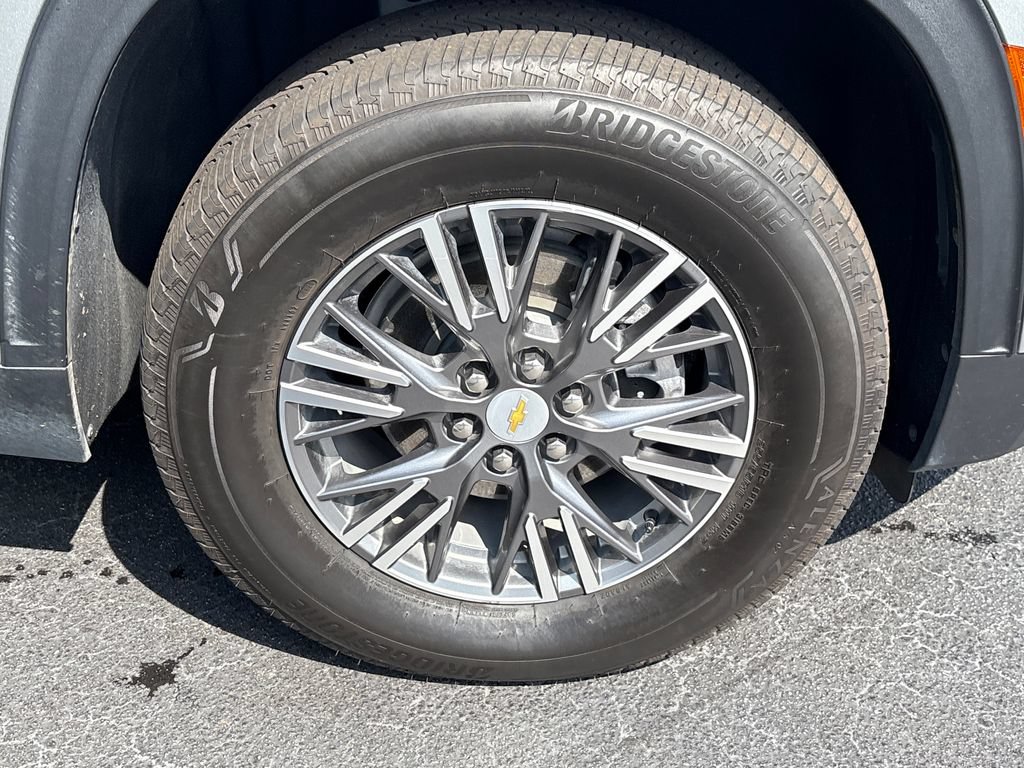 Used 2025 Chevrolet Traverse LT w/ Driver Confidence Package FWD image 41