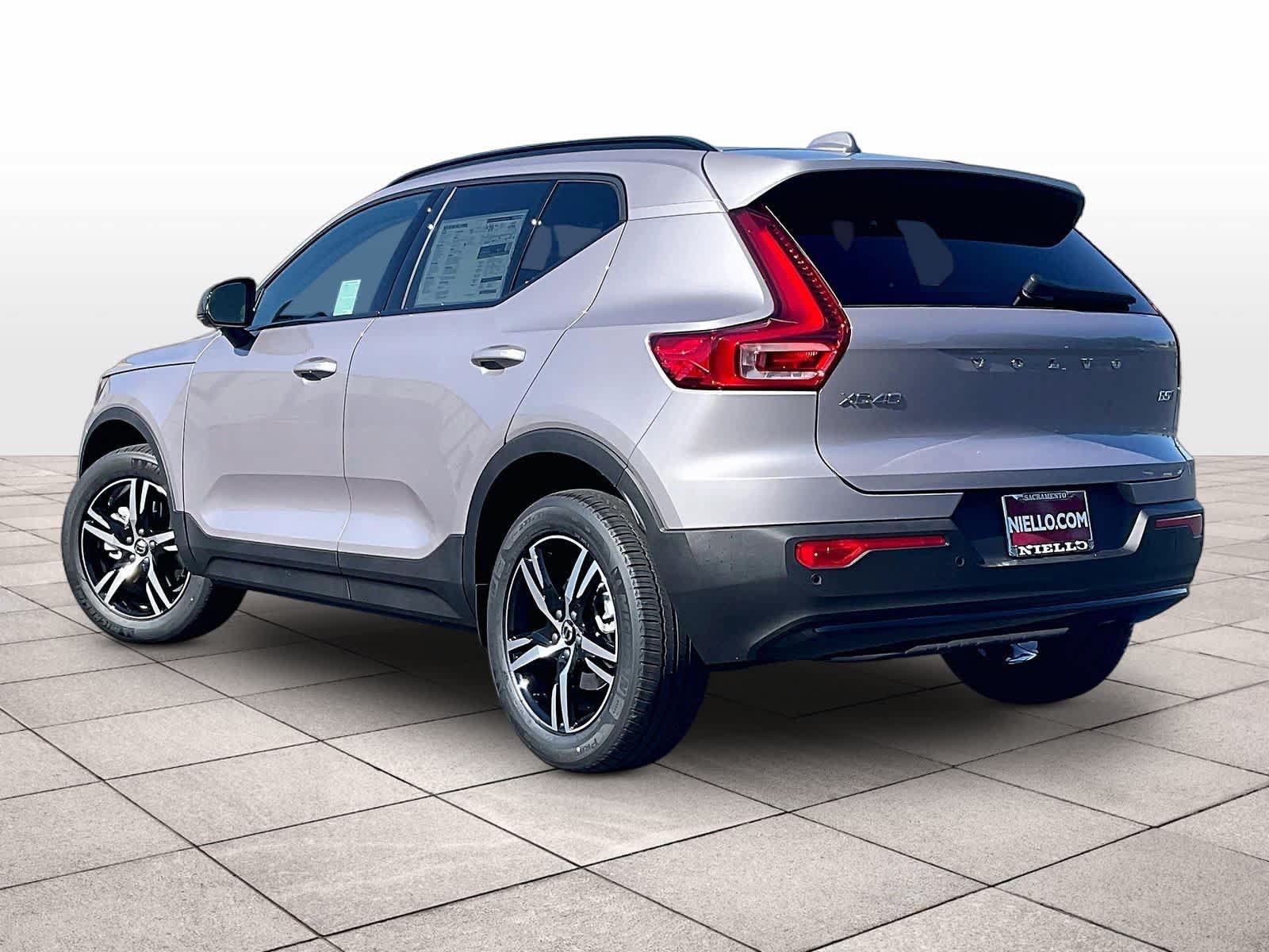 New 2026 Volvo XC40 B5 Core w/ Climate Package AWD/4WD image 3
