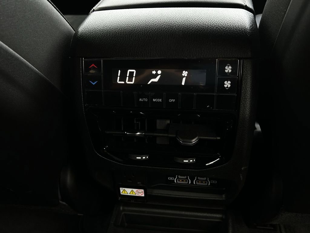 Used 2025 Jeep Grand Cherokee L Altitude RWD image 32