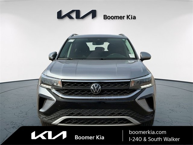 Used 2024 Volkswagen Taos SE image 2